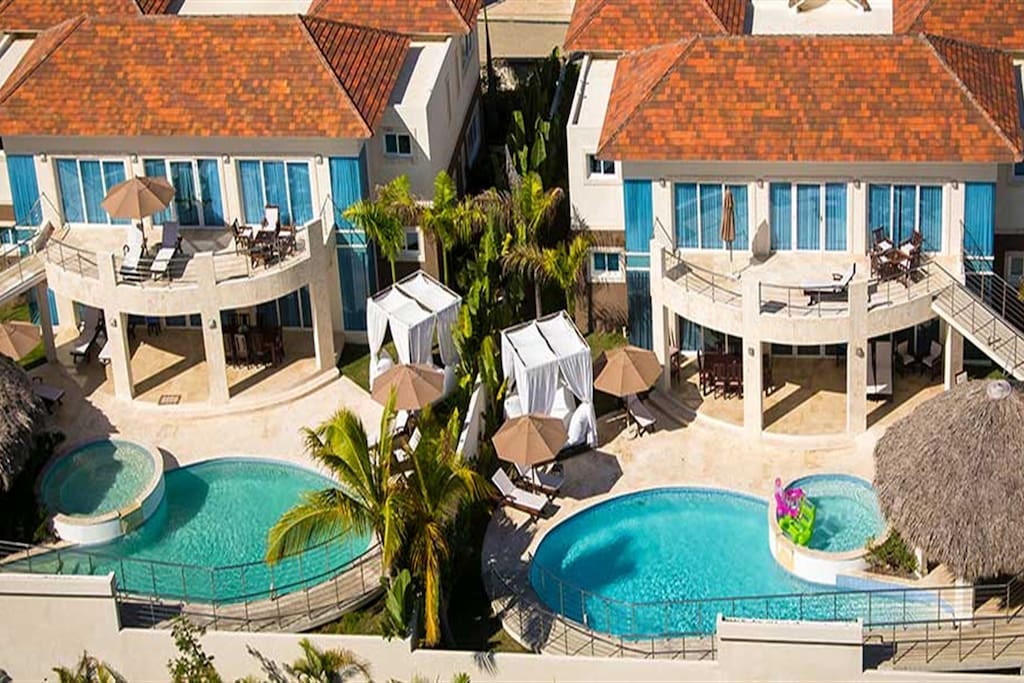 Royal Villa Exterior 2