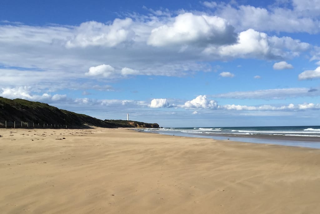 Fairhaven Beach walk towards Split Point Lighthouse