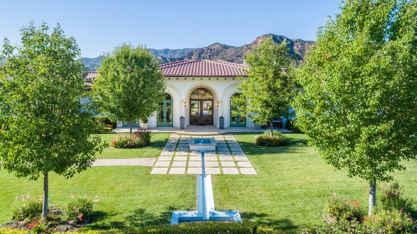 Breathtaking Villa close to Malibu gallery image 2