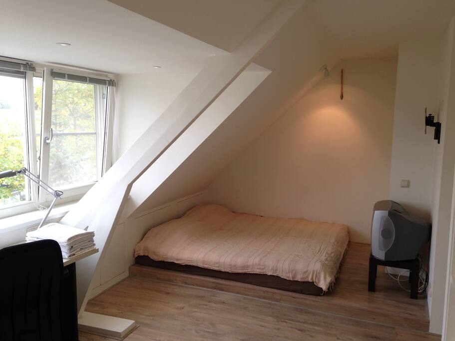 Front bedroom-2