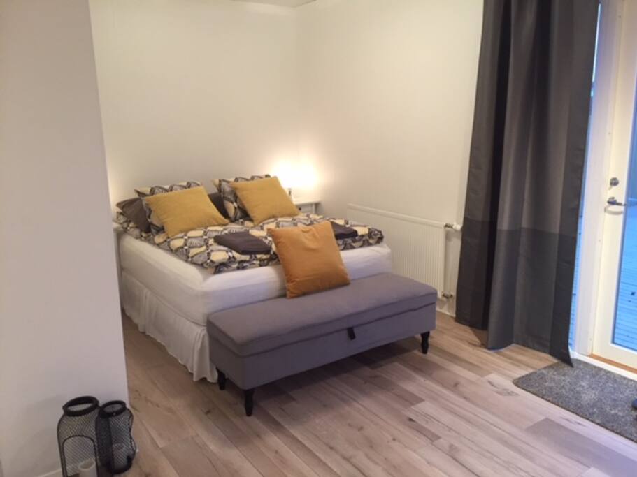 The queen size bed