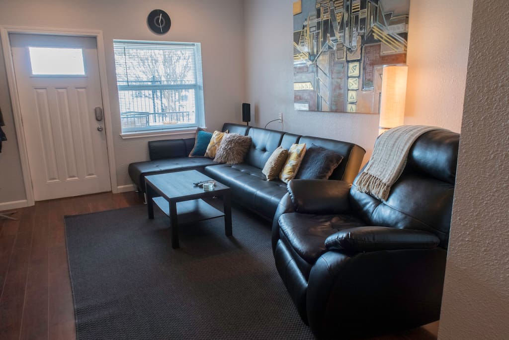This inviting and spacious living room awaits your arrival. Features leather-comfortable chaise sectional and recliner seating with window view of Houston's downtown. For your extra guests, the sectional seating can be flattened and re-arranged to become a queen-sized sofa bed (not shown) that can fit up to 2 additional adults.