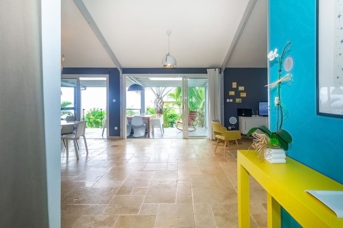 Annonce Airbnb populaire: Villa Amandine – sea and pool view à Saint Paul