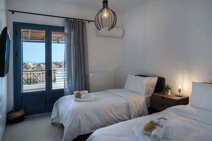 спална соба 2 
2 кревета 90*2,00 или 1 кревет  1,80*2,00
