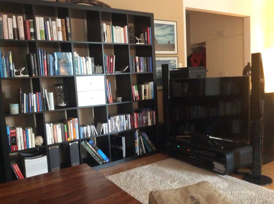 living room with cable tv and free wifi