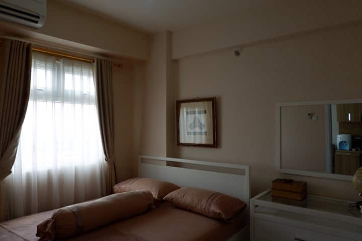 1 Bedroom with Queen-size bed and Air Con.