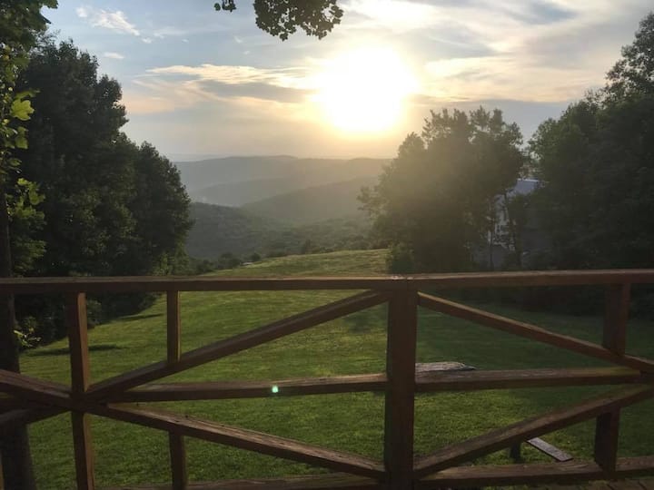 Sunrise Mountain Cabin Cabins for Rent in Altamont, Tennessee, United