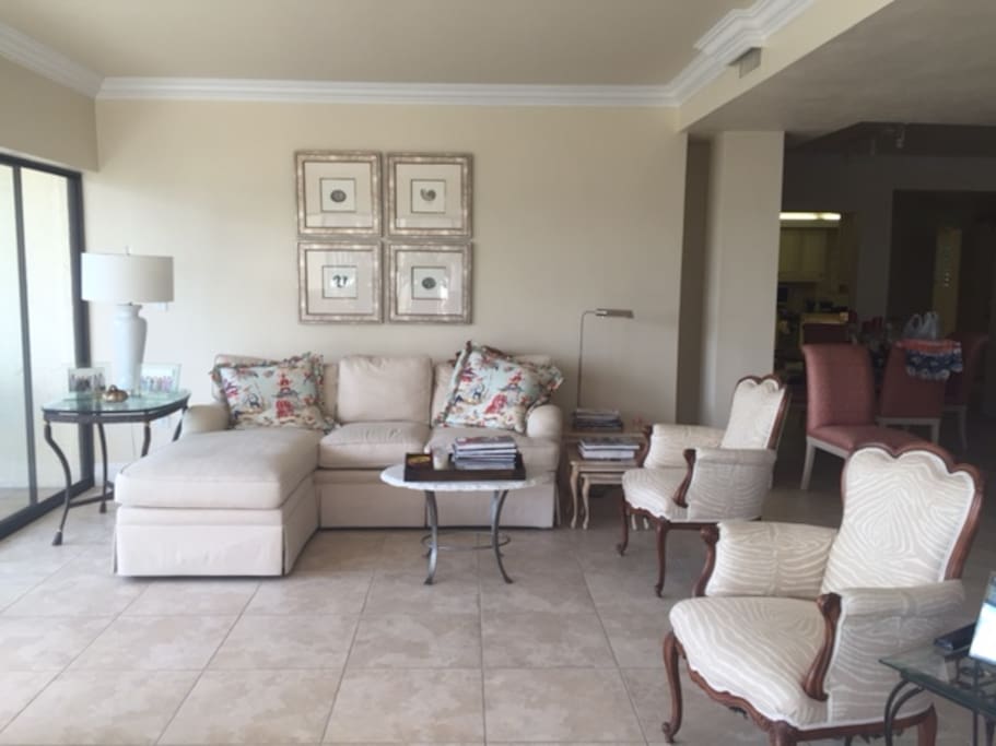 Spacious, comfortable living room.