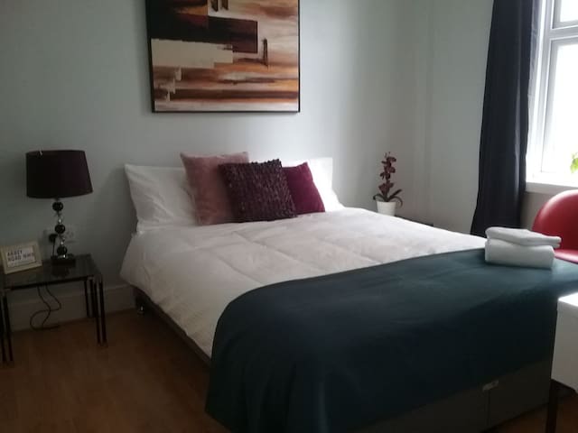 SMART MASTER Bedroom *King's Cross, St Pancras.*