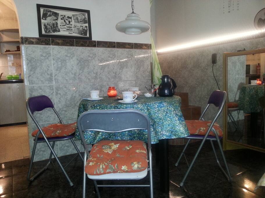 Gedeckter Kaffeetisch/
mesa de la merienda/
tea time