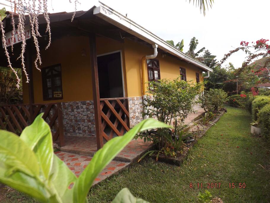 La casa se encuentra en la parte alta