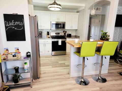 Successful Airbnb property: Fun, bright Spot-Great location for events&travel in Oakford Park
