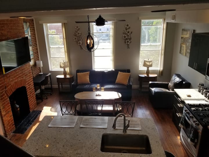 Modern townhome blocks away from Camden Yards Apartments for Rent in