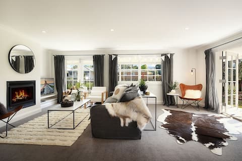 Popular Airbnb listing: Boutique Berry Cottage | Walk to Town & Cafés in Berry
