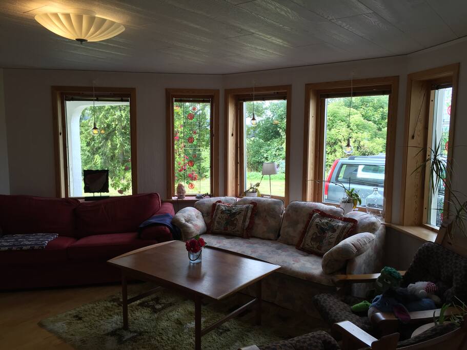 Guests' Living Room - pic 1