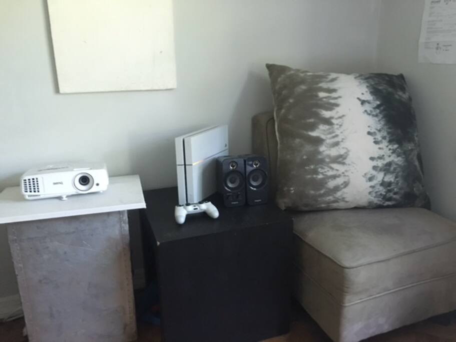 Home theatre system with speakers, projector and PS4