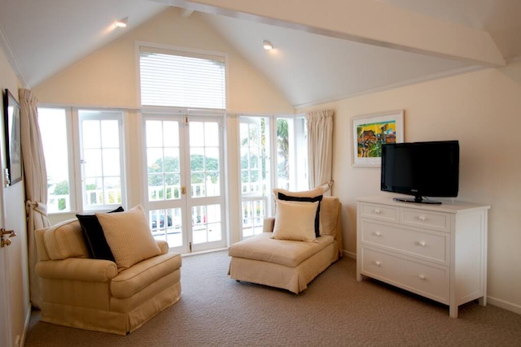 Master bedroom looking to the balcony overlooking Takapuna Beach