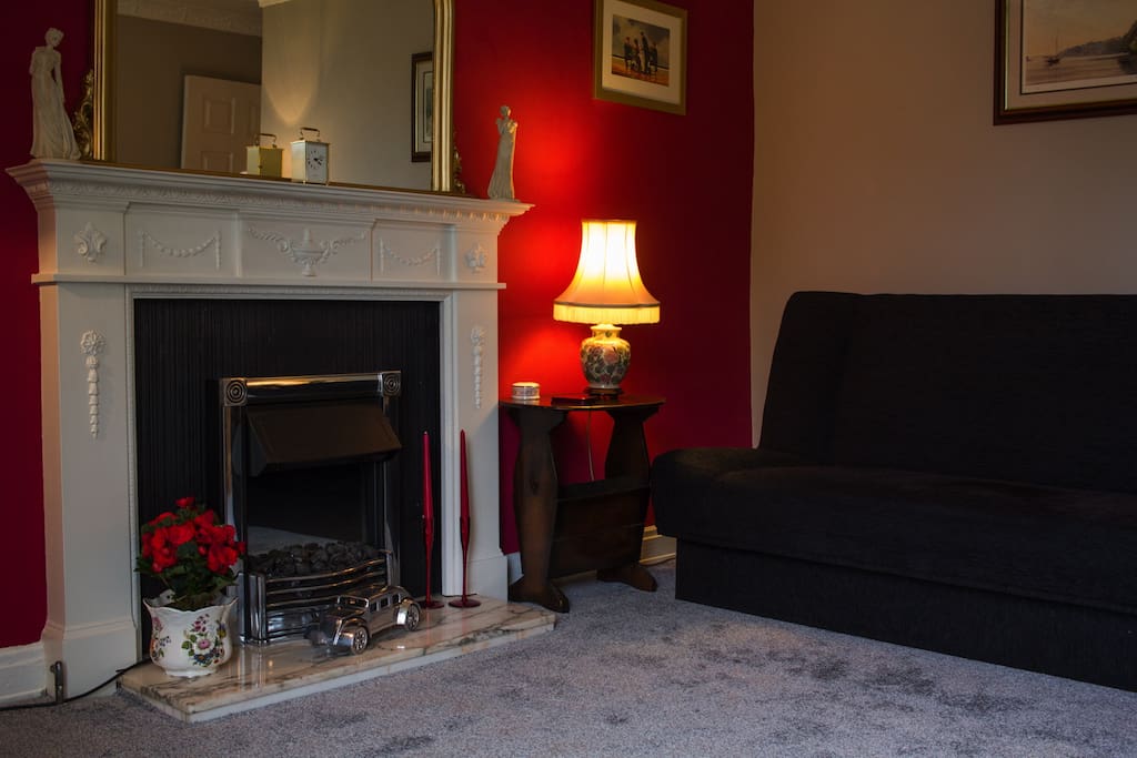 Cozy fireplace and sofabed in the lounge