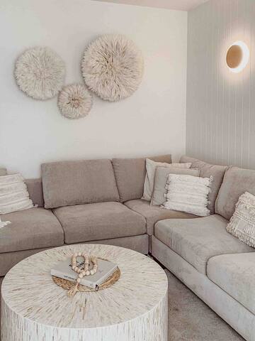 Luxury family home with fantastic outdoor area. gallery image 3