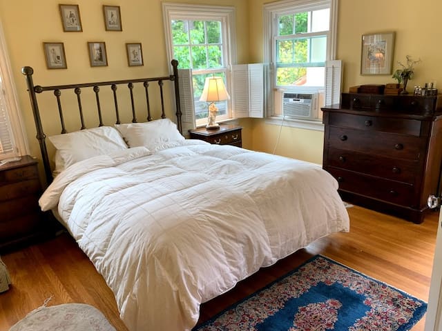 Best of Palo Alto – Charming Home Awaits You! gallery image 4