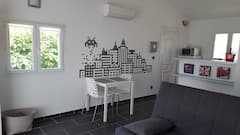 Air-conditioned+studio+with+balcony+%2B+parking+%281-3+people%29