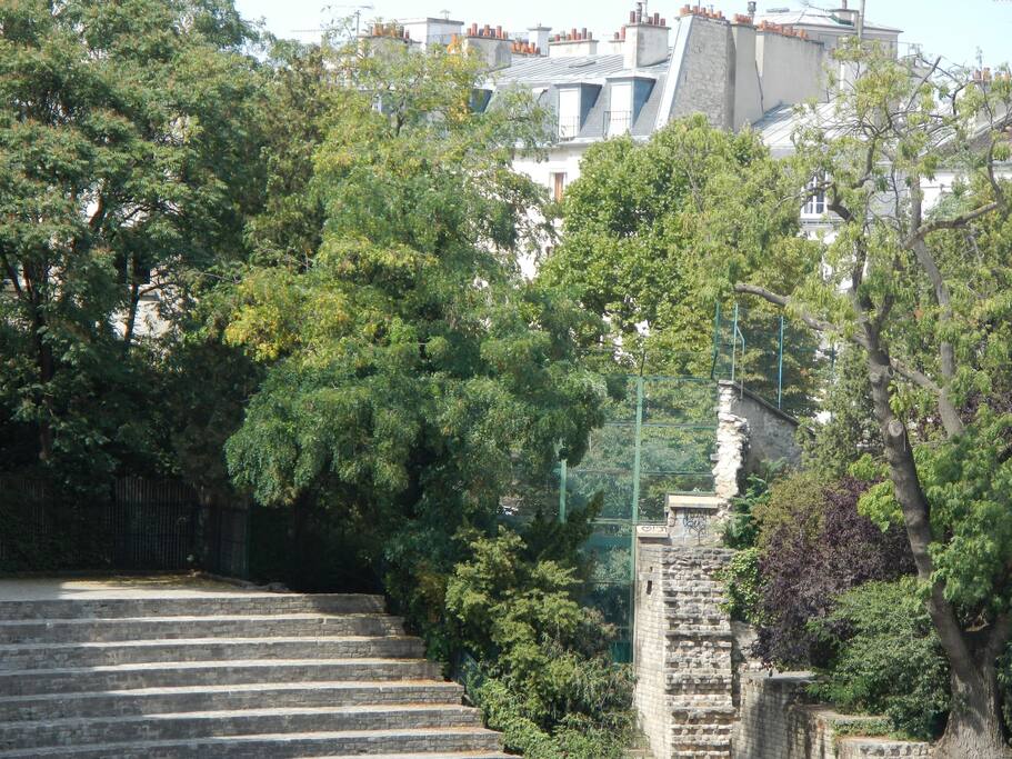Immeuble sur cour donnant sur les arènes de Lutèce