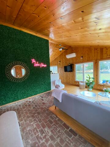 Enjoy this Peaceful Cottage by Private Lake!