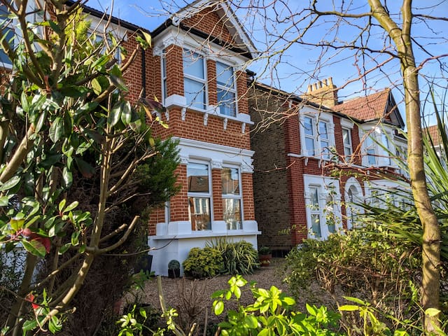 Central London 20 Mins Tranquil. Home from home.