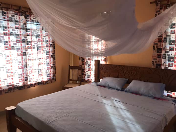 Dormitorio 1: todas las camas tienen mosquiteros, así como todas las ventanas.