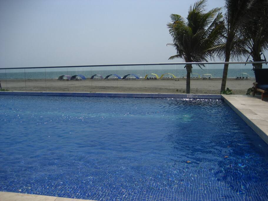 Adults infinity pool