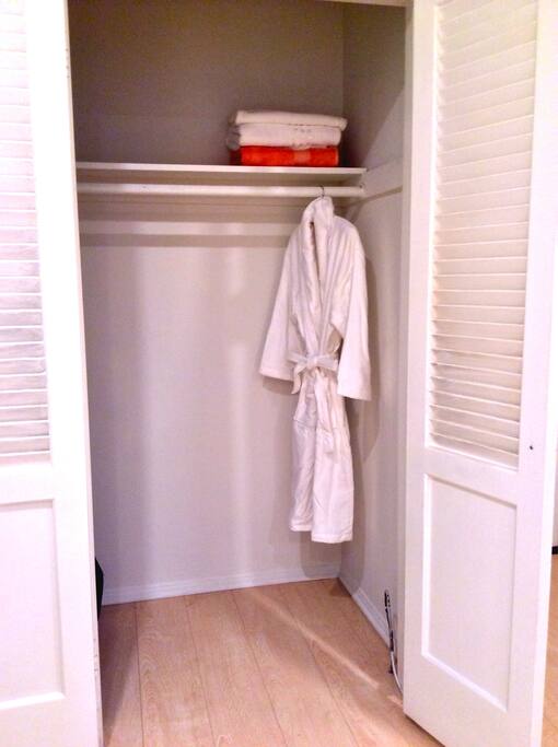 WALK-IN CLOSET