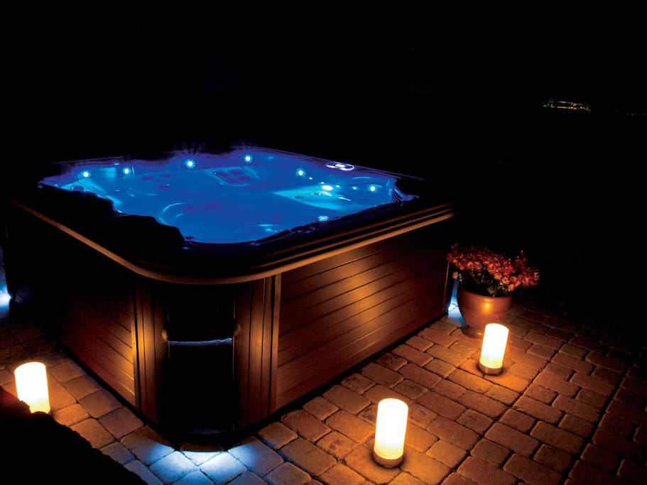 Brand New 4 seater jacuzzi