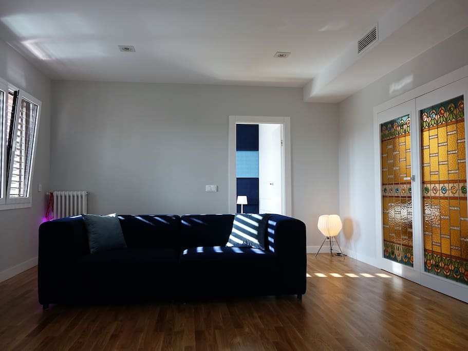 Spacious living room
