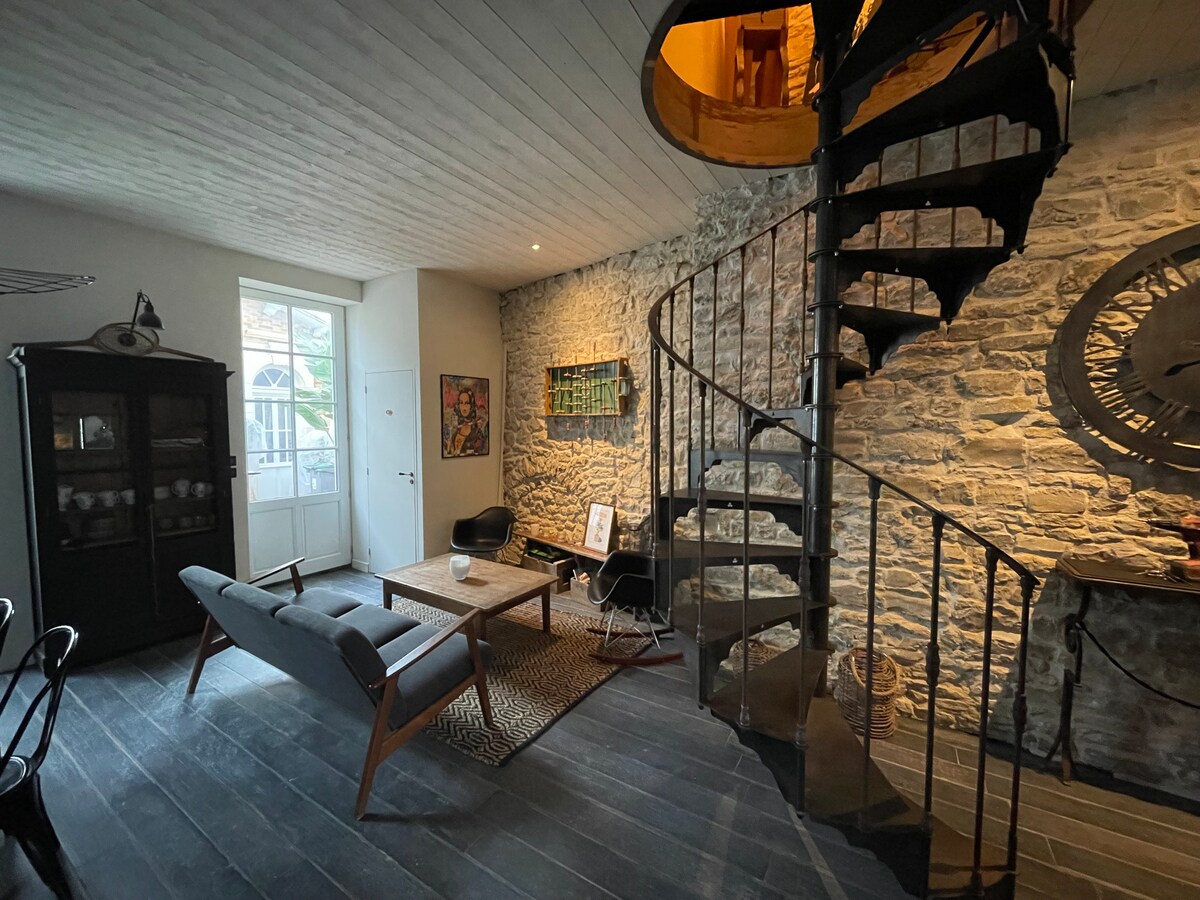 Popular Airbnb listing: Maison Maltier, the small orangery in Le Bois Plage En Ré