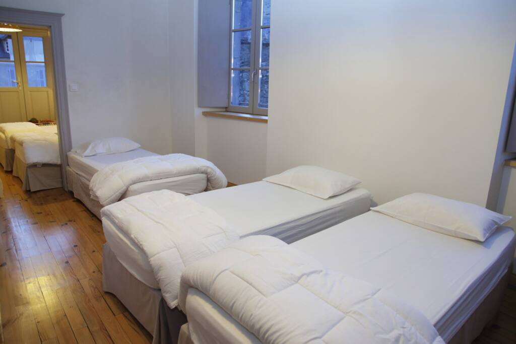 deux chambres contiguës 5lits