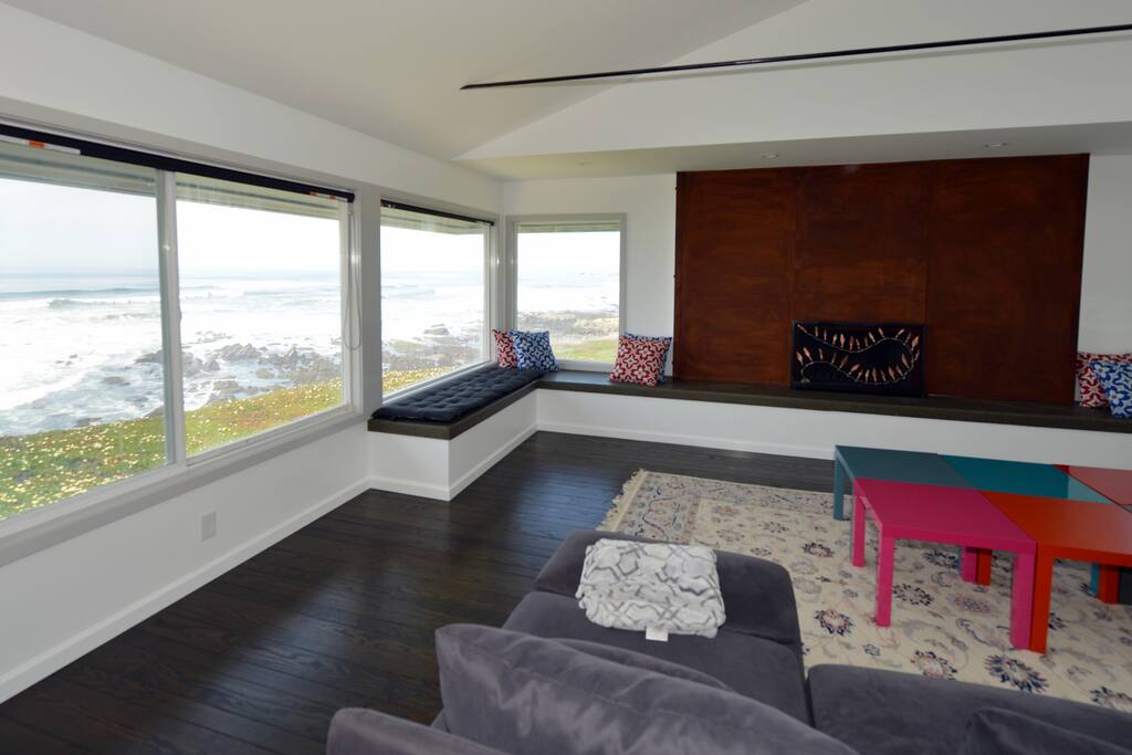 Living Room (2nd floor)