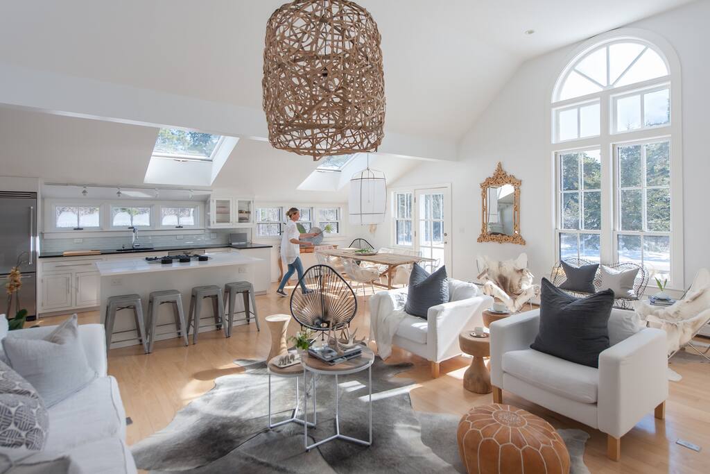 This beautiful open plan living is perfect for your family time