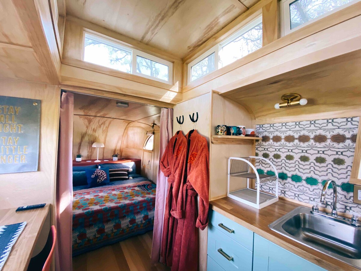 King Bed + 3 acres + private pool “VooDoo”