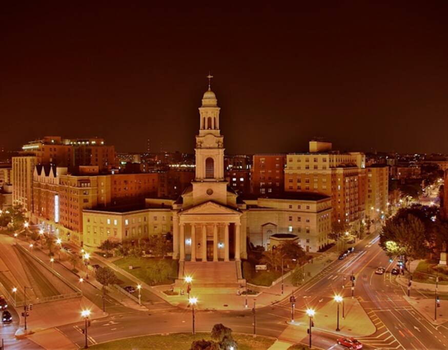 Mass Place is walking distance to Thomas Circle, located between Massachusetts Avenue and 14th Street. This neighborhood is close to Metro Center metro station.