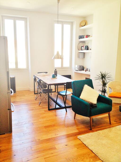 The living room is very bright !