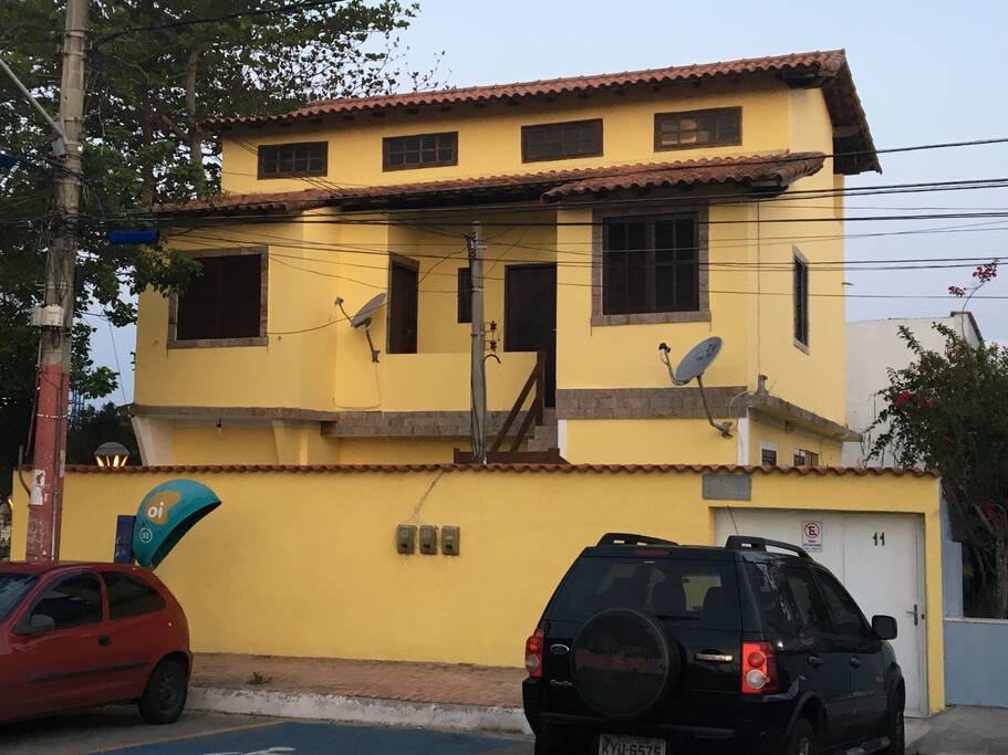 Vista frontal da casa.