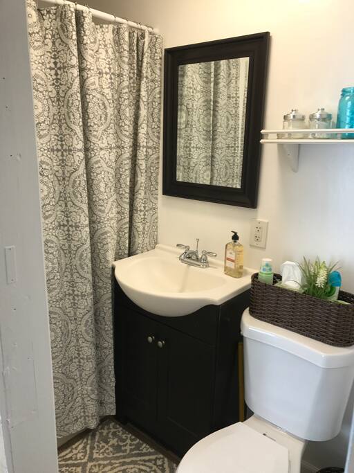 Bathroom w/Shower