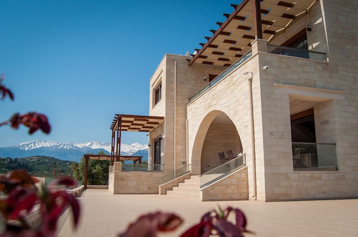 Levanda Luxury Stone villa in Kera