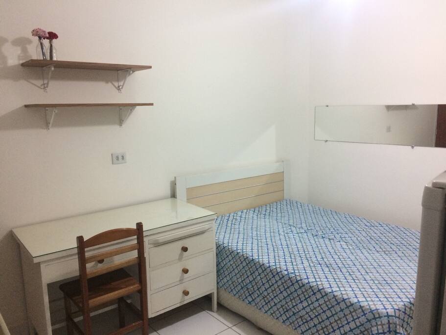 Mesa e cama