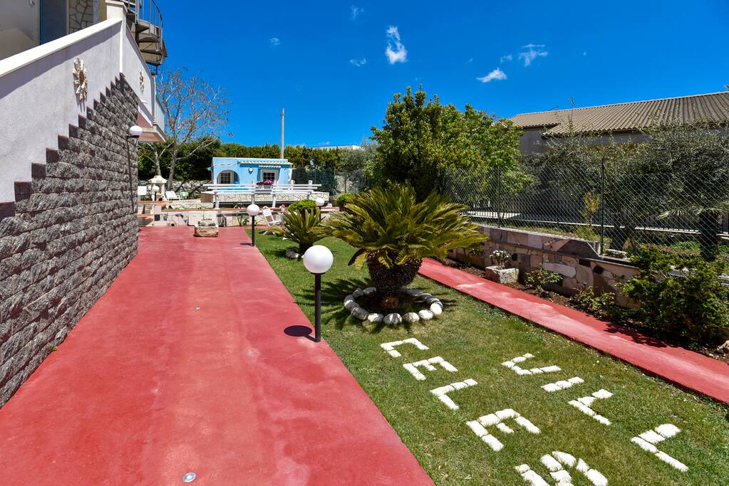 L'ingresso per Villa Celestre.