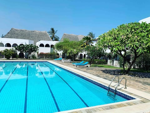 3 Bedroom Apartment/Beach access/Pool/Wifi