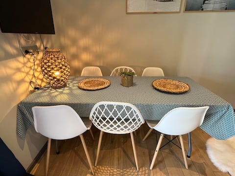 3 bedrooms, breakfast, private floor, terrace, sea view, hot tub.