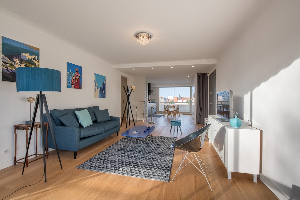 Top Airbnb: Very nice and ideally located beachfront apartment. in Arcachon