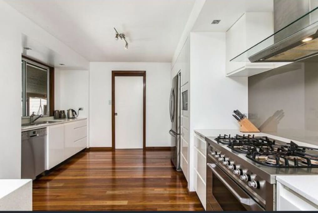 This well equipped modern kitchen & appliances is at your disposal.