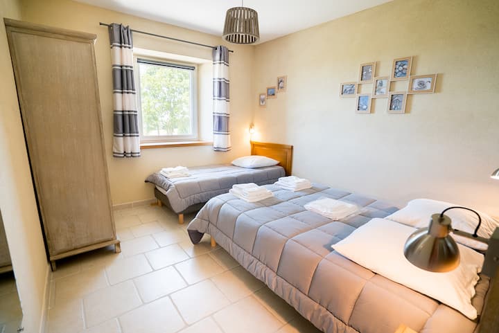 Camera da letto 5 (1 letto 140cm x 200cm e 1 letto 90cm x 190cm)